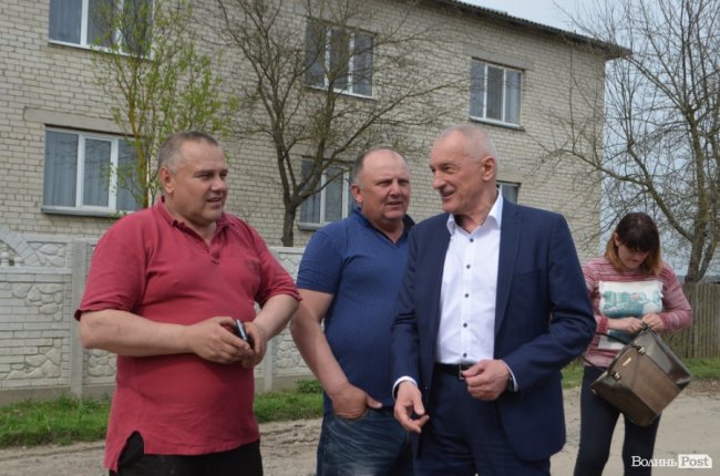 Без спортзалу та їдальні: Савченко відвідав «багатостраждальну» волинську школу