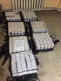 На Волині контрабандисти на швидкості скидали з буса товар. ВІДЕО. ФОТО