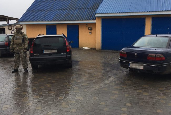 На Волині прикордонники викрили злочинну схему ввезення автівок з єврономерами