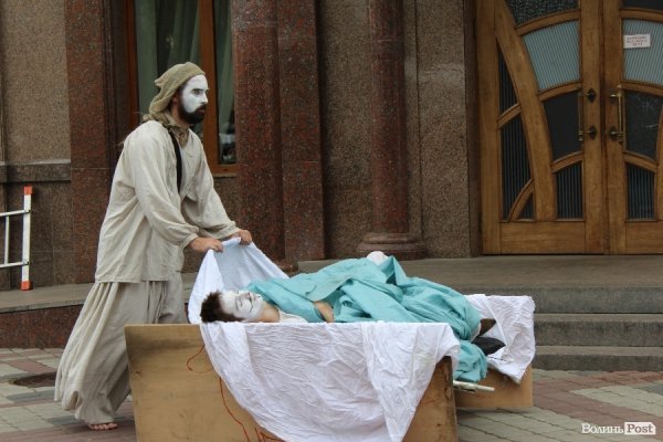 Експериментальний білоруський театр епатував луцьку публіку. ФОТО. ВІДЕО