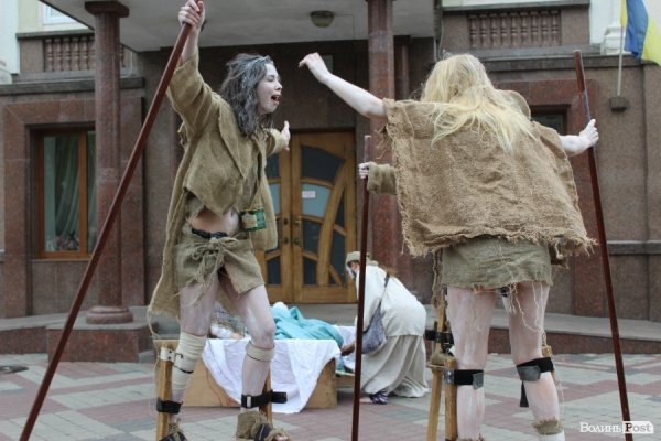 Експериментальний білоруський театр епатував луцьку публіку. ФОТО. ВІДЕО