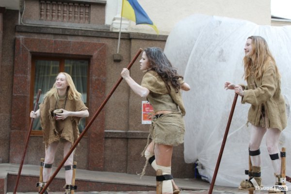 Експериментальний білоруський театр епатував луцьку публіку. ФОТО. ВІДЕО