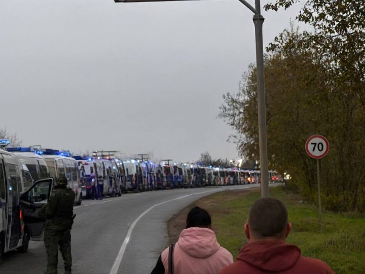 Колона з Олешок прибула до анексованого Криму: на підконтрольну Україні територію вирушили 17 автобусів, до рф – 4