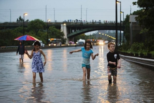 Як тонуло канадське Торонто. ФОТО