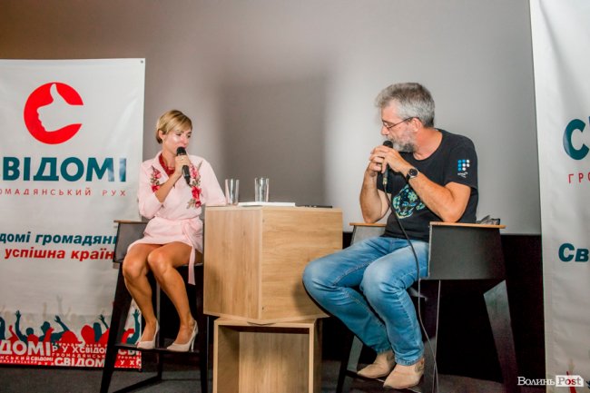 Історії про хабарі та журналістські будні: з лучанами поспілкувався відомий телеведучий 