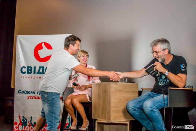 Історії про хабарі та журналістські будні: з лучанами поспілкувався відомий телеведучий 