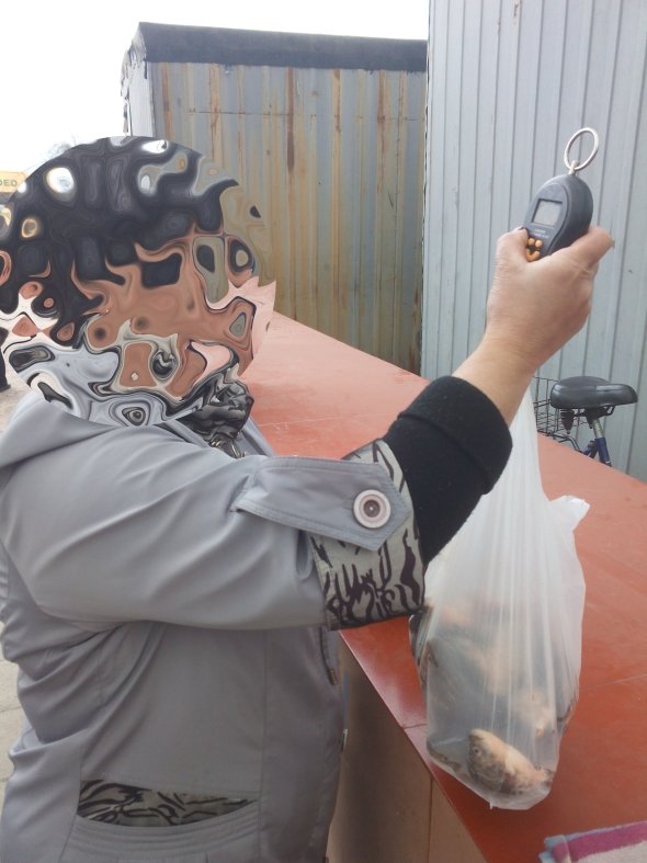 У Луцьку виявили чоловіка, який ловив рибу забороненим знаряддям