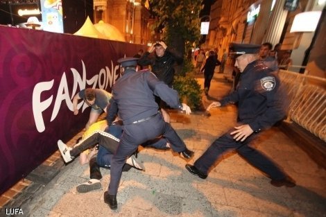 Росіяни на «Євро-2012» побилися з українцями і поляками 