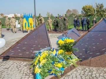 У Маріуполі окупанти демонтують меморіал пам’яті загиблих військових