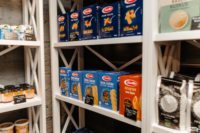 Час небанальних і красивих подарунків: де у Луцьку купити набори із корисних смаколиків*