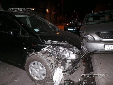 У Києві пʼяна дівчина в аварії розтрощила 5 авто. ФОТО