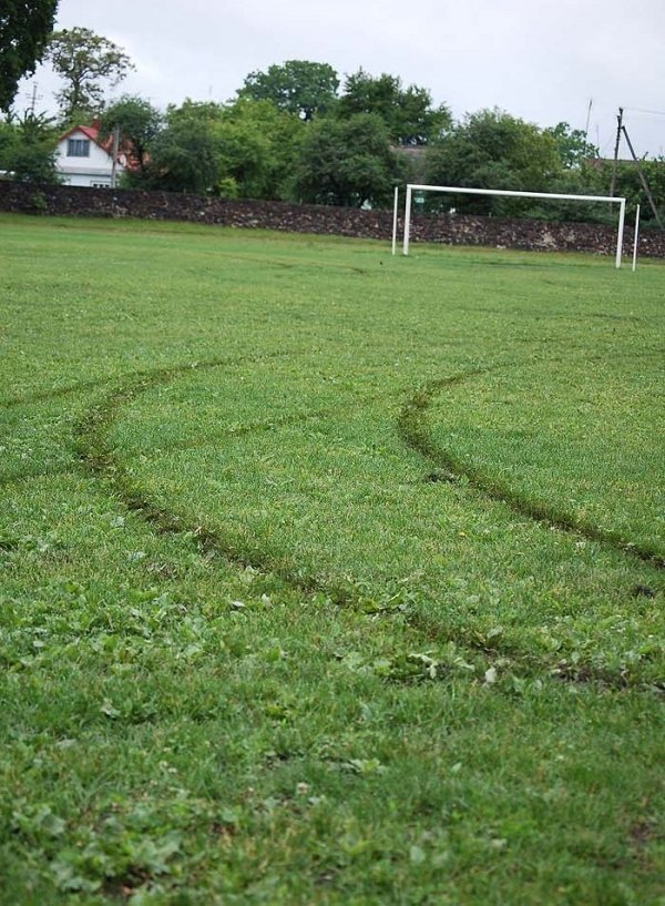 Вандали понищили стадіон в райцентрі на Волині