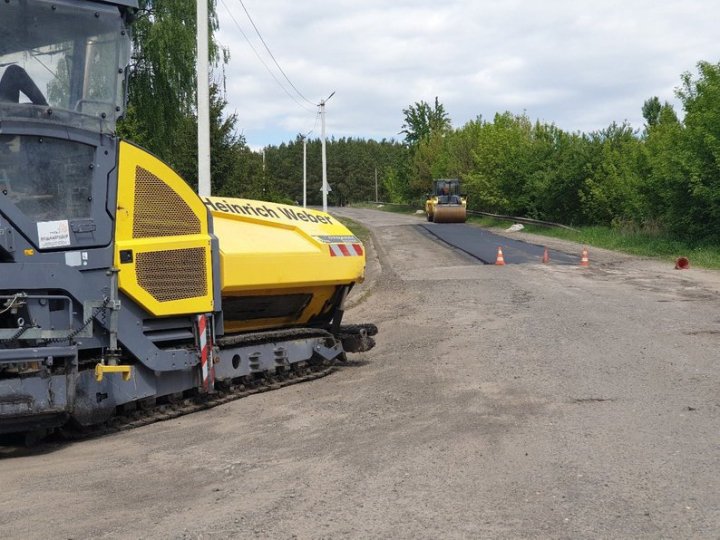 Аварійні ділянки дороги на Волині ремонтують за 10 млн грн