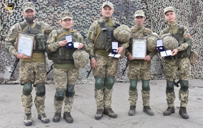 Військові волинської бригади отримали відзнаки. ФОТО
