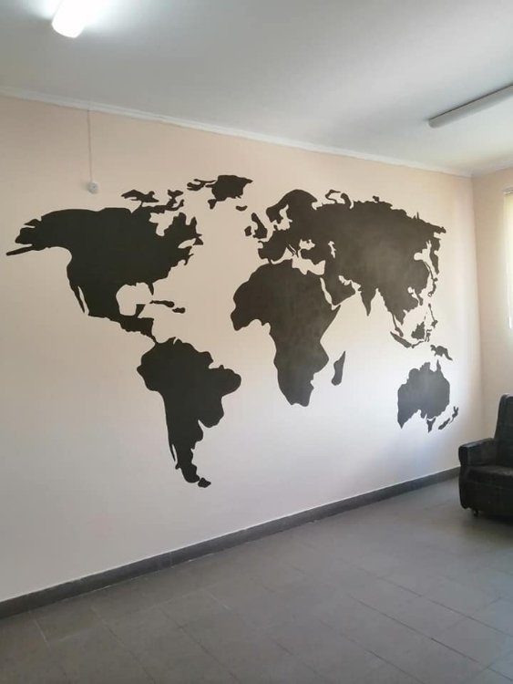 Креативили для дітей: під Луцьком батьки і вчителі прикрасили школу і дитсадок. ФОТО