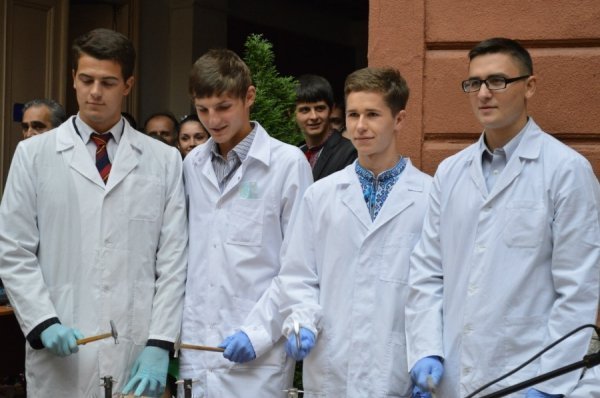 На Прикарпатті гурт грає на стоматологічних інструментах. ФОТО. ВІДЕО