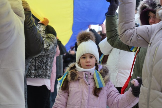 Лучани розгорнули 200-метровий прапор у День Соборності України. ФОТО