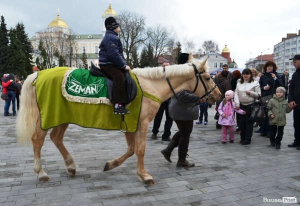 У центрі Луцька – Великодні розваги