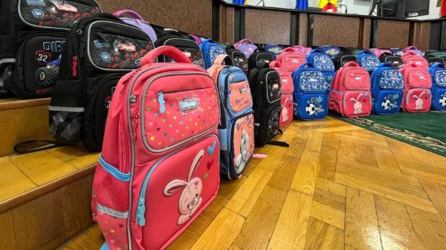 У Луцькій громаді 62 першокласникам подарували рюкзаки з необхідним шкільним приладдям. ФОТО