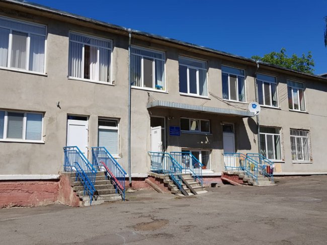 Нова сім'я покинутого в луцькій лікарні хлопчика завезла подарунки у дитбудинок. ФОТО