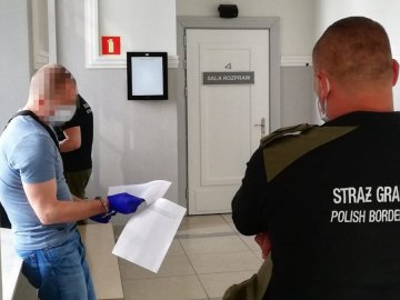 З Польщі депортують українця, який займався продажем фальсифікованих ліків