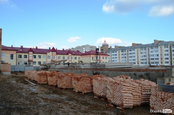 Як будують нову школу в Луцьку. ФОТО