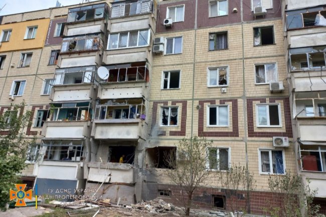 По Нікополю на Дніпропетровщині з «Градів» випустили 53 ракети: під завалами знайшли двох загиблих