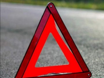 На Волині автомобіль збив пішохода: чоловіка госпіталізували