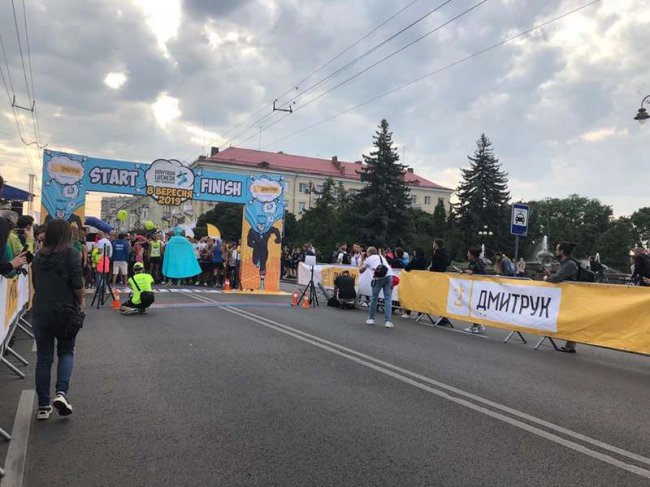 У Луцьку стартував масовий легкоатлетичний забіг. ФОТО