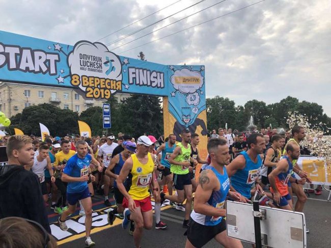 У Луцьку стартував масовий легкоатлетичний забіг. ФОТО