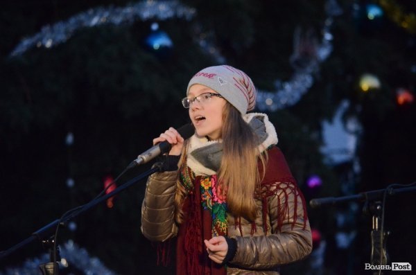 У Луцьку запалили новорічну ялинку. ФОТО