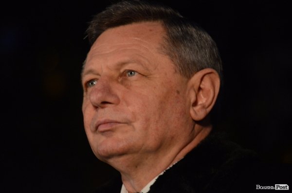 У Луцьку запалили новорічну ялинку. ФОТО