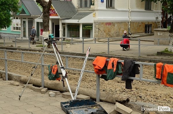 У центрі Луцька розрили вулицю. ФОТО