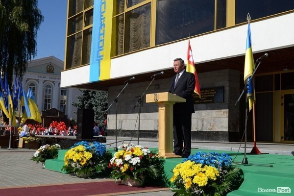 Мер Луцька у День міста заговорив сімома мовами. ФОТО