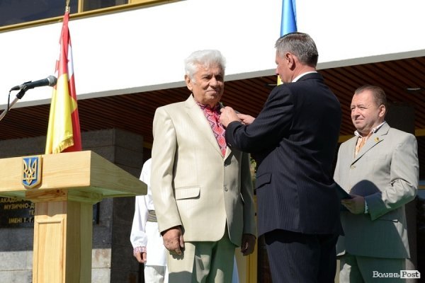 Мер Луцька у День міста заговорив сімома мовами. ФОТО