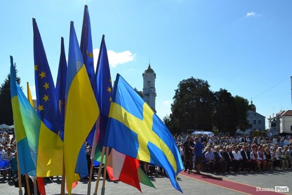 Мер Луцька у День міста заговорив сімома мовами. ФОТО