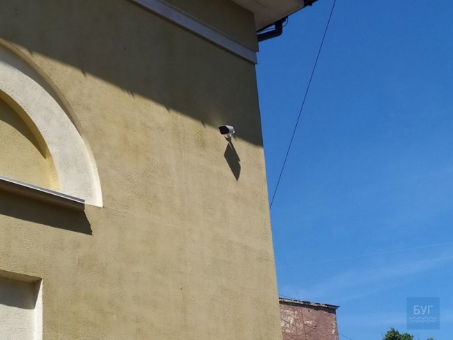 У волинському місті встановили пункт підзарядки гаджетів, який працює на сонячних батареях. ФОТО