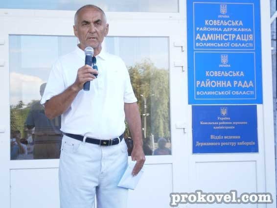 У Ковелі люди протестують через звільнення журналіста.ФОТО