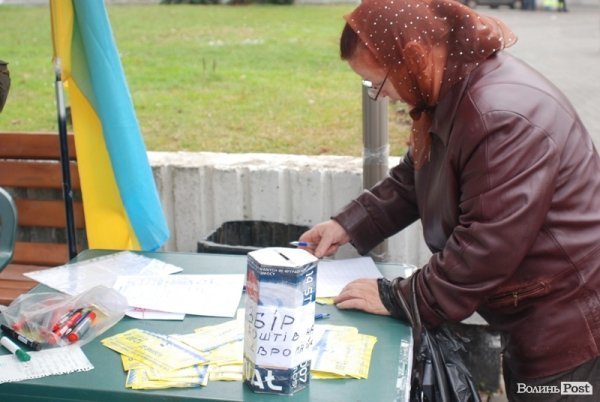 Євромайдан у Луцьку: день другий. ФОТО. ВІДЕО 