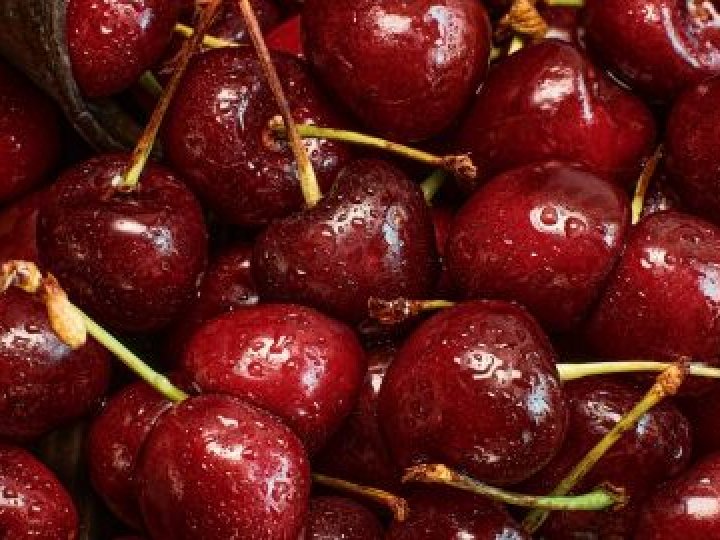 Скільки коштує черешня на ринку у Луцьку: огляд цін