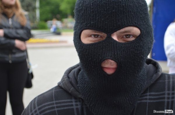 «Піаніст-екстреміст» грав у цертрі Луцька на революційному піаніно. ФОТО. ВІДЕО