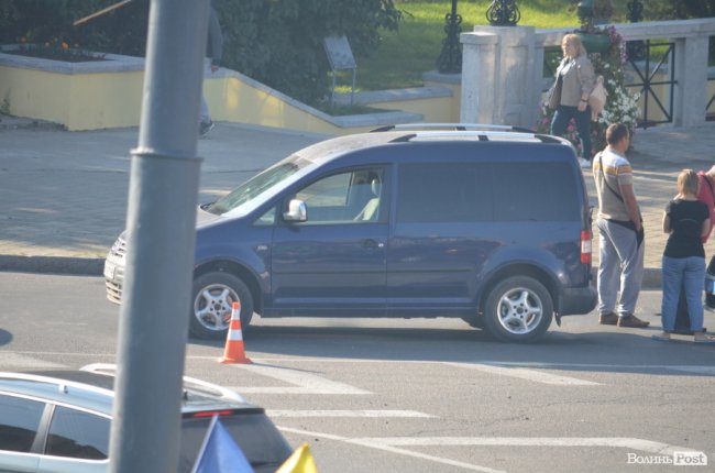 На площі Возз'єднання у Луцьку – аварія. ФОТО