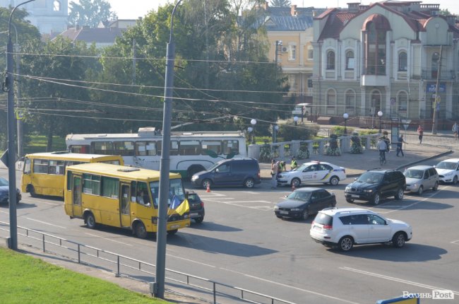 На площі Возз'єднання у Луцьку – аварія. ФОТО