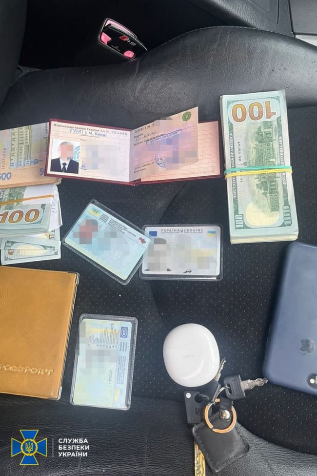 Затримали митників у 2 областях, які не пропускали гумдопомогу для ЗСУ без «відкатів». ВІДЕО