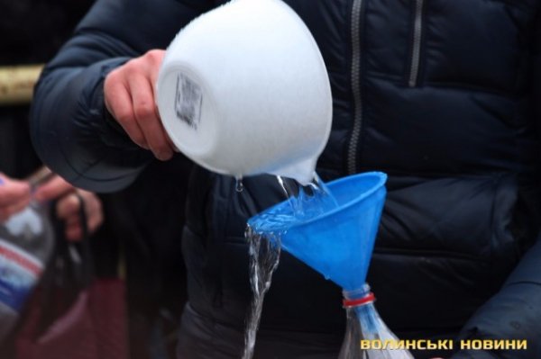 Лучани святять воду в Свято-Троїцькому соборі