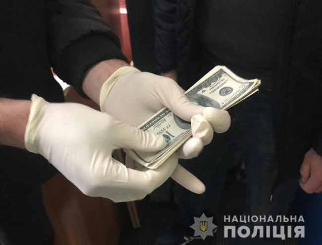 Адвокат з Луцька вимагав у клієнта 2 тисячі доларів хабара. ФОТО