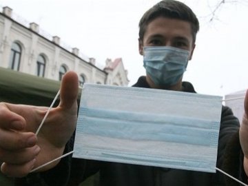 Хворий на коронавірус волинянин порушив карантин, перебуваючи на вулиці без маски