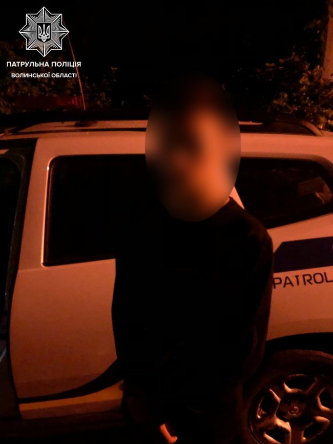 Луцьком серед ночі ходили діти: побачивши поліцію – втікали