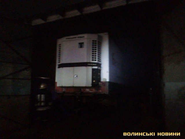У Луцьку вночі горів склад підприємства. ФОТО. ВІДЕО