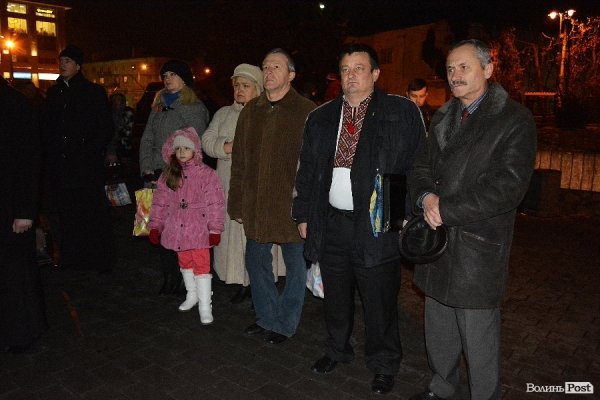 У вишиванці - депутат Волиньради Олександр Пирожик